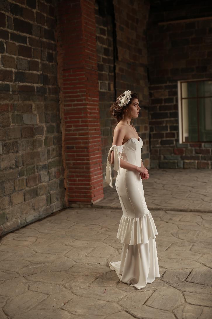 Kolları Yandan Bağlamalı Kalem Elbise